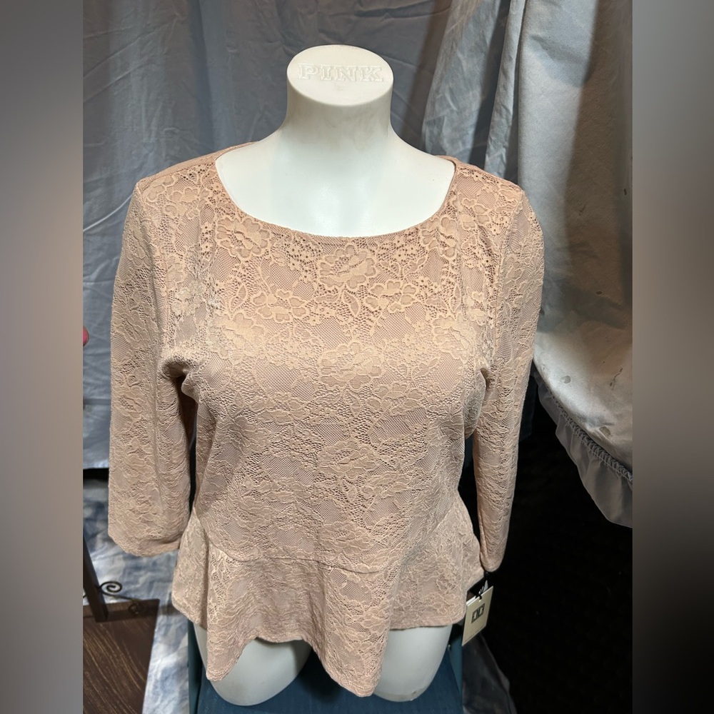 Ivanka Trump Lacey, pink Flowy, top size large ￼